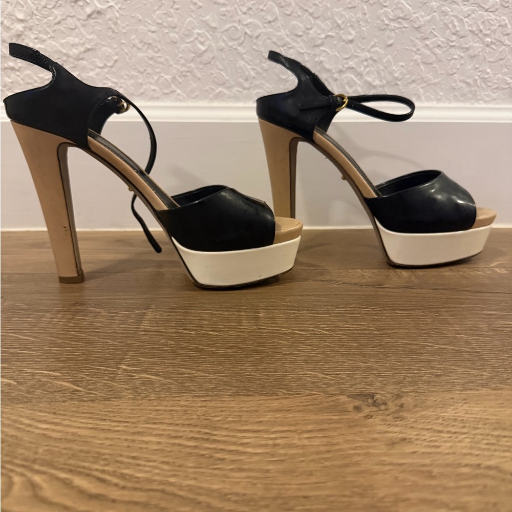 Sergio Rossi Black Patent Leather Sandals. Size 37.5